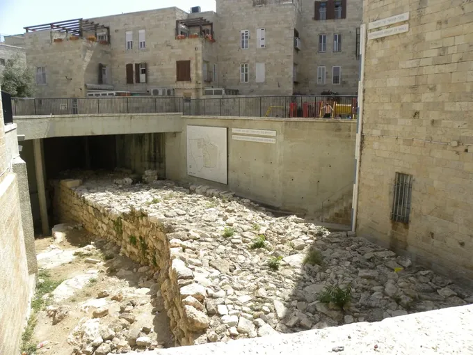 La Muralla Ancha de Ezequías, en el barrio judío