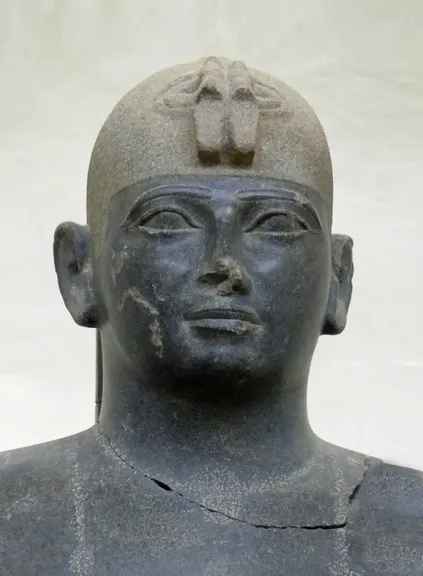 Estatua del faraón Taharqa, el Tarhaca que salió a combatir a Senaquerib